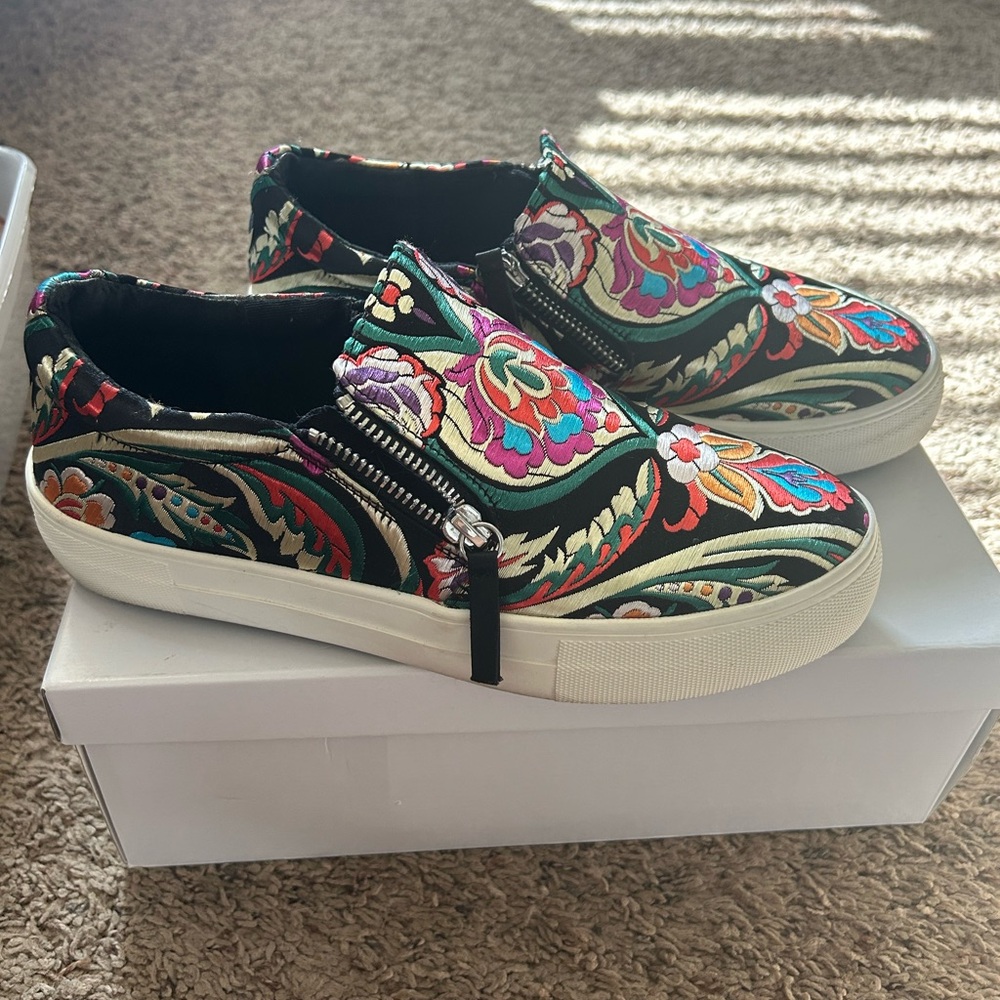 Steve Madden Floral Embroidered Slip-on